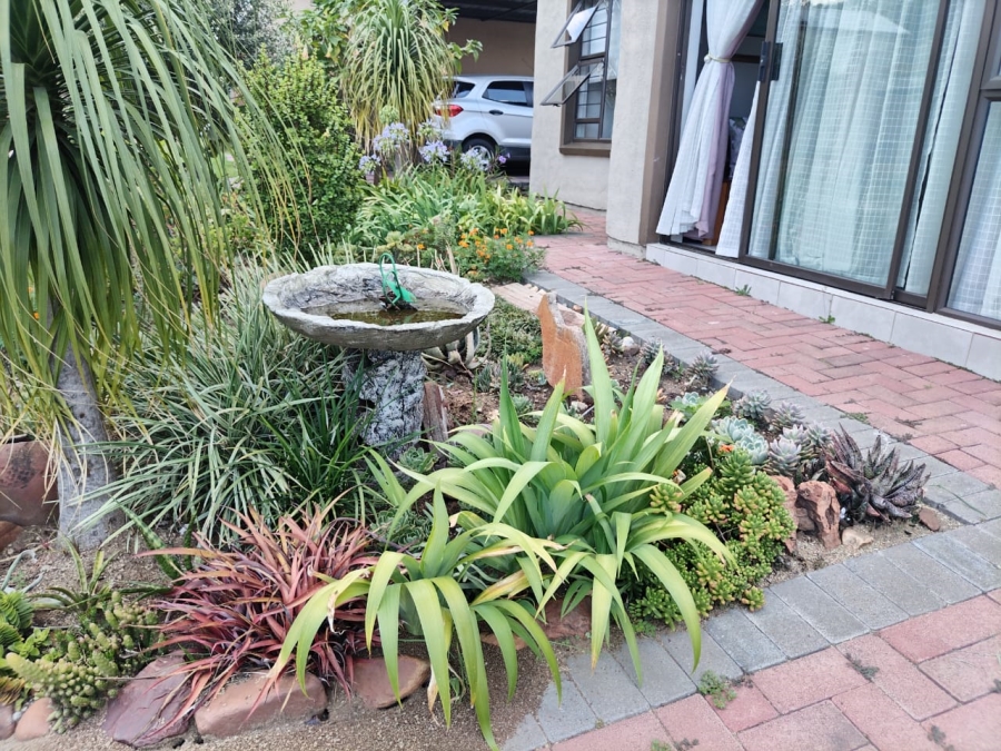 2 Bedroom Property for Sale in Waterval East North West